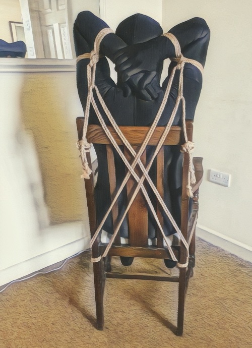 Alice in his pretty pillow hands tie