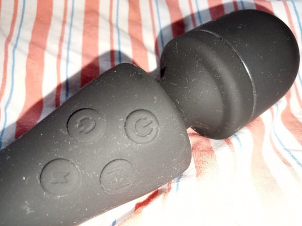 head and power buttons of the seven Modes 107.6 ° F Heating Clitoris Stimulation G-Spot