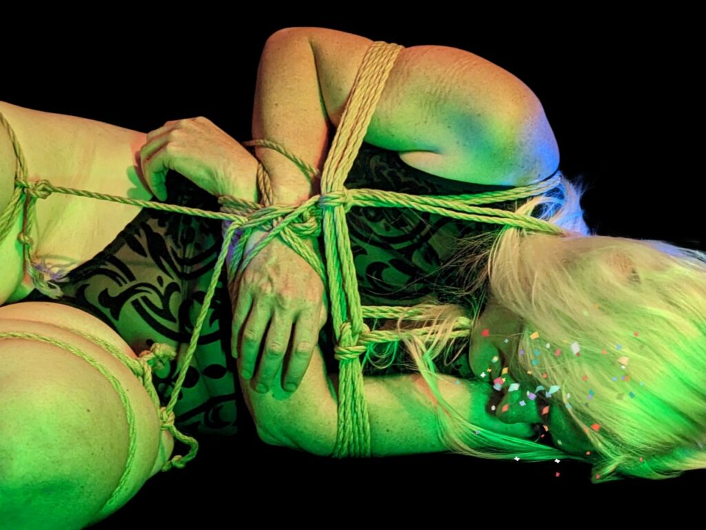 The barefoot sub found peace in a reverse box tie and painful thigh ropes thanks to 1001011. Collapsed in rope space as she's wearing a sheer body suit, with velvety swirling designs. 